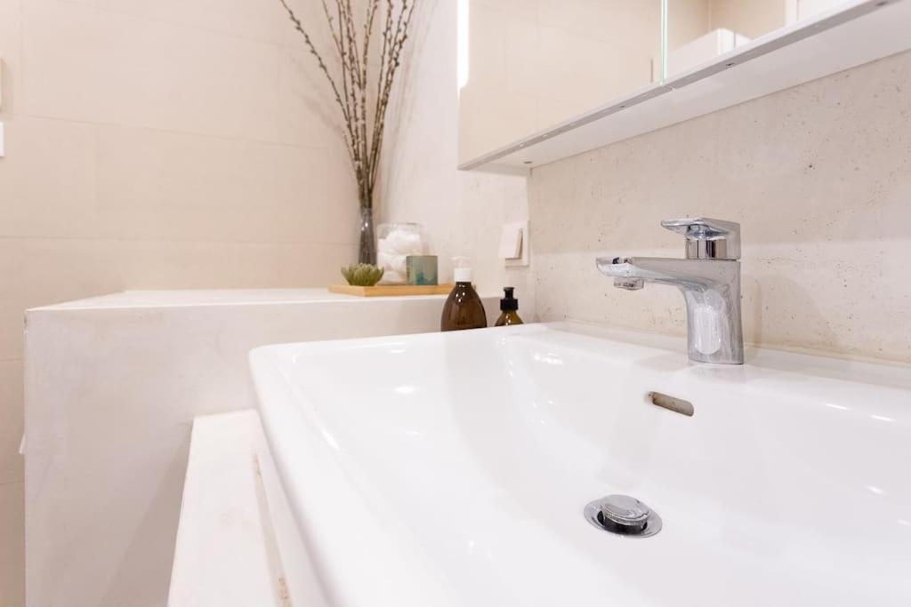 Dream Apartment - Central And Quiet With Ac And Free Parking Garage Viyana Dış mekan fotoğraf